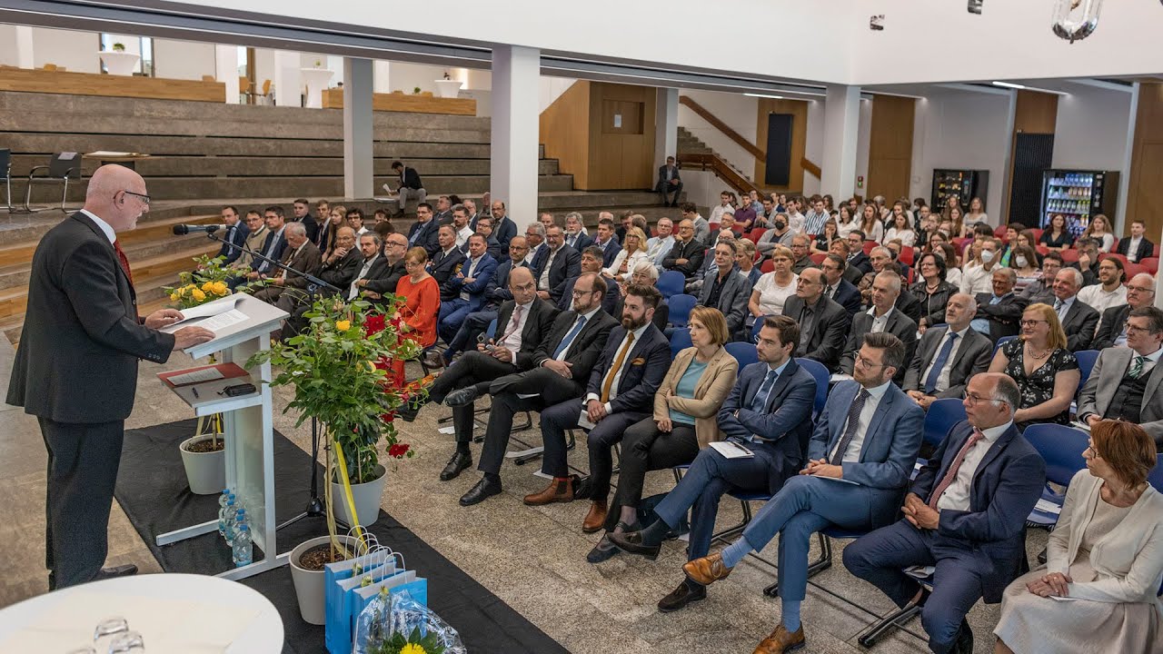 Das Gymnasium Neustadt feiert das Jubiläum des 50-jährigen Bestehens und die Generalsanierung