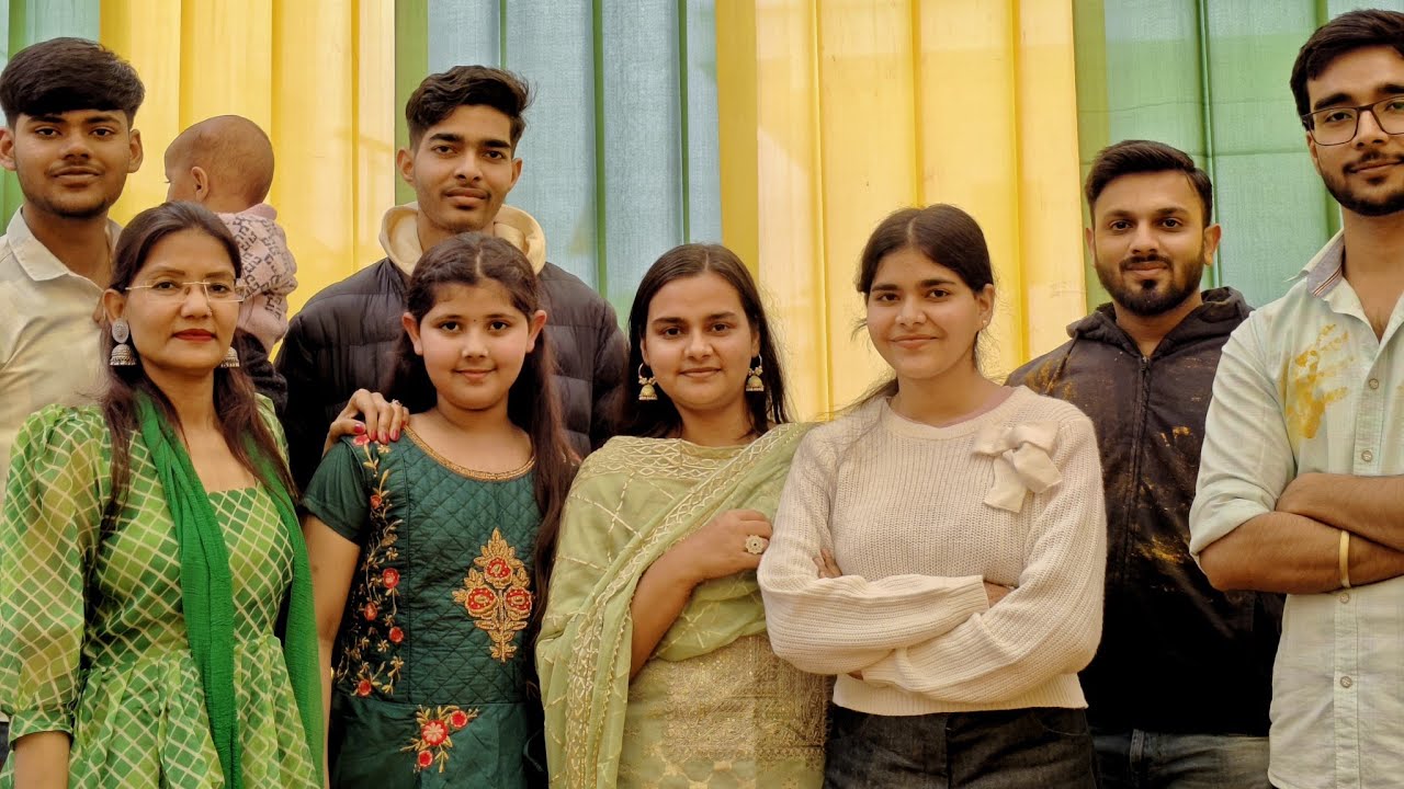 आज तो हल्दी की होली हो गयी 😀