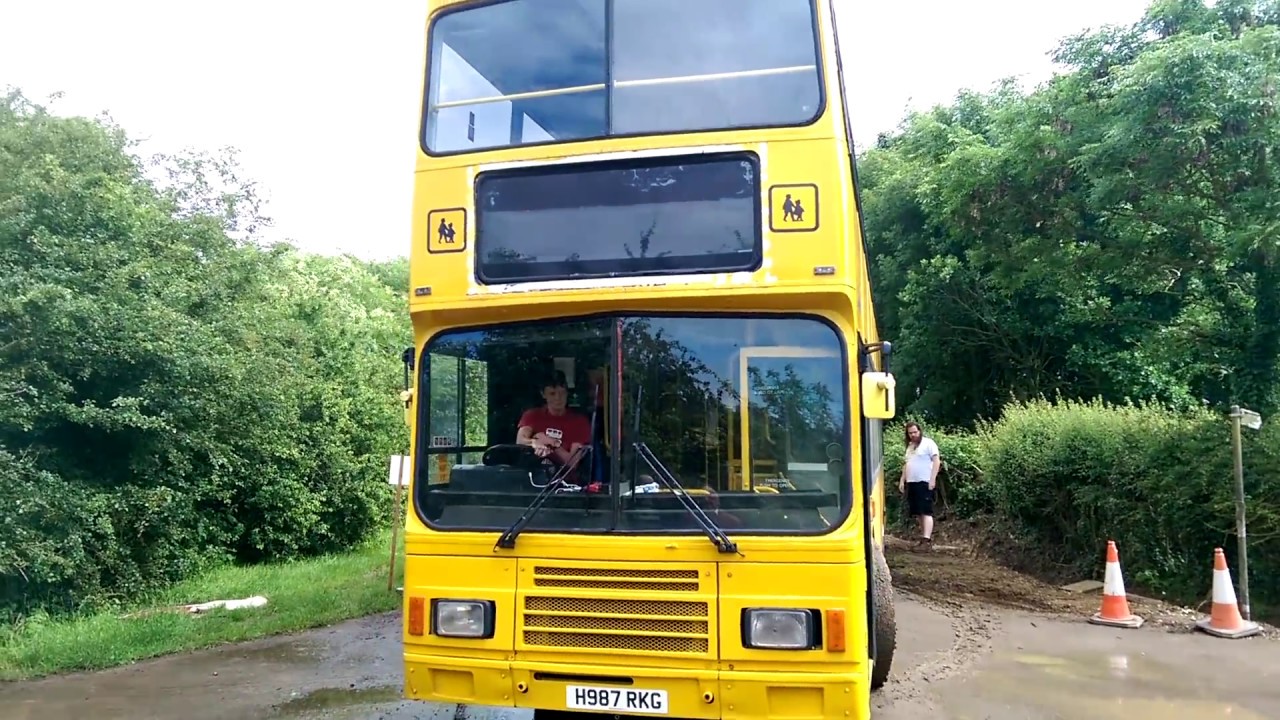 Shitefest 16 - How to manoeuvre a bus like a pro