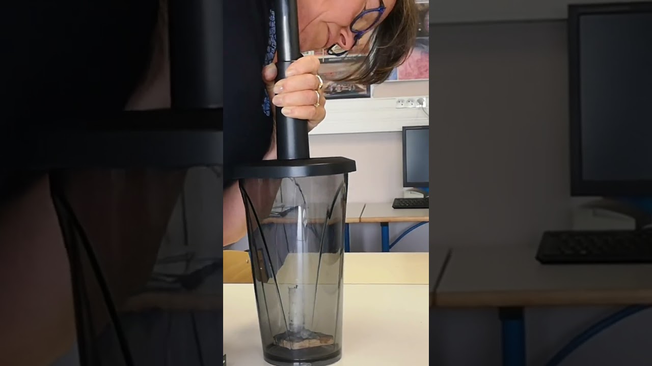 Sans comburant, la bougie s&rsquo;&eacute;teint.#shorts#combustion#experiences