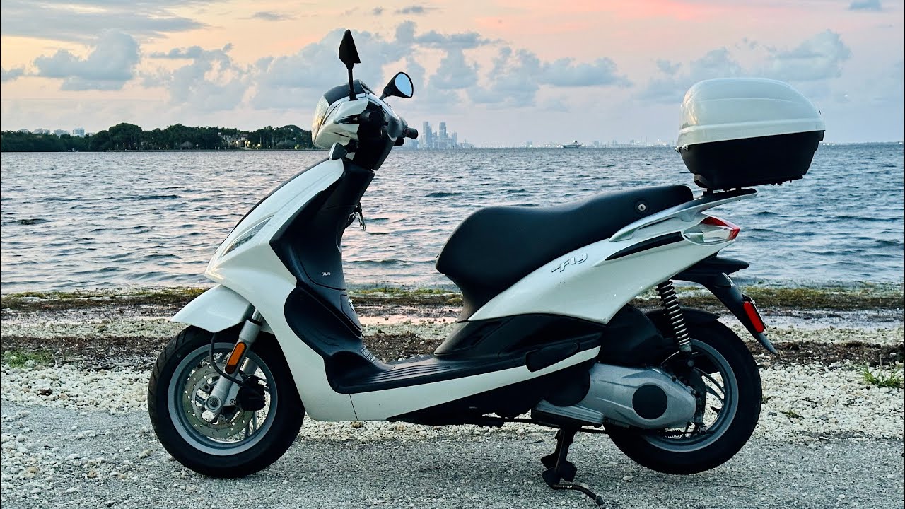 Piaggio Fly 150 3v, Oil Change, Brake Fluid, Valve Clearance, Gear Oil & Instrument Panel Access