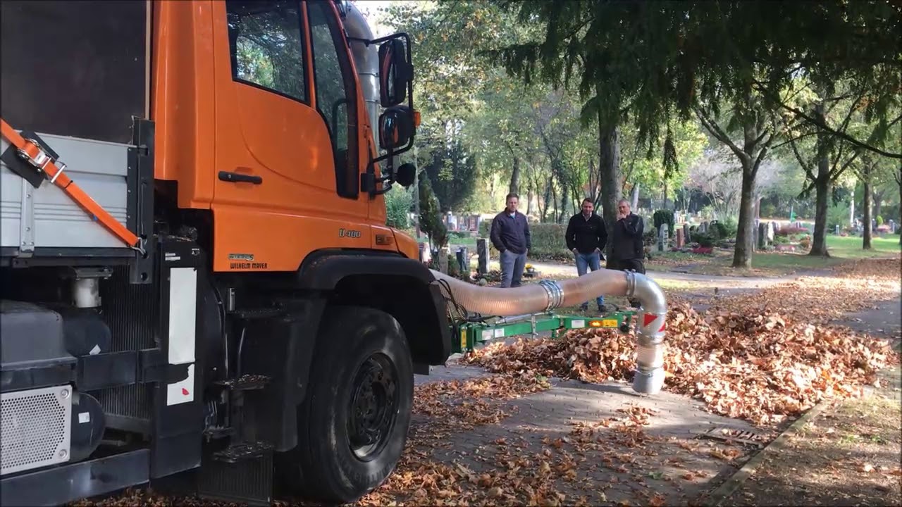 Laubverladegebl&auml;se mit Auslegearm hydraulisch von der Fa. HEN-AG