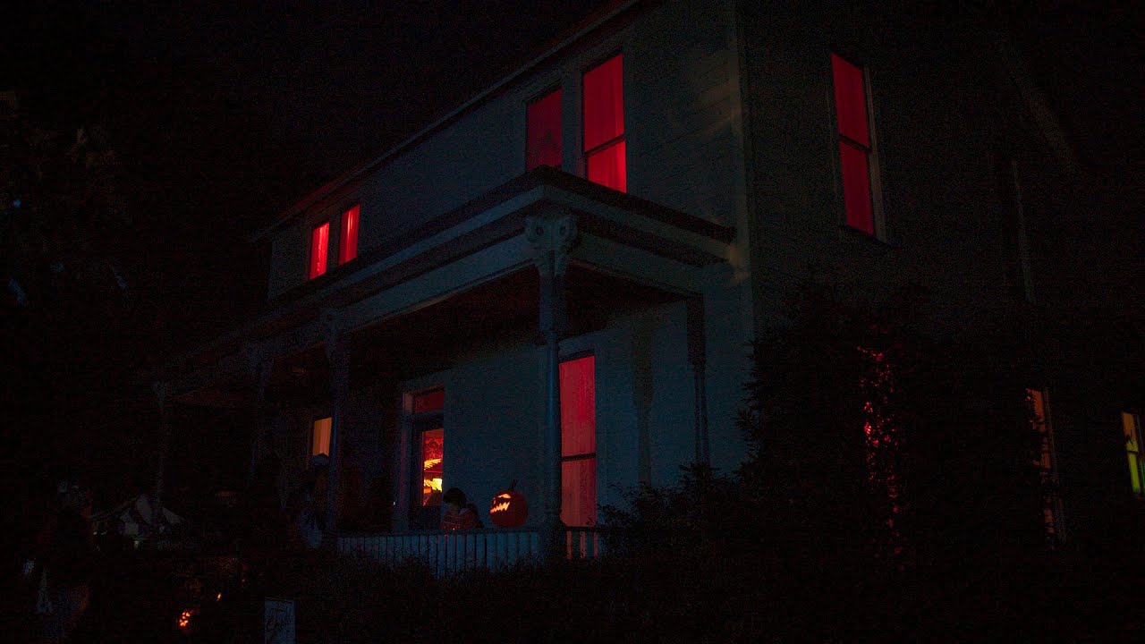 Man Lives in Replica of Michael Myers' House from Halloween | My Go-To