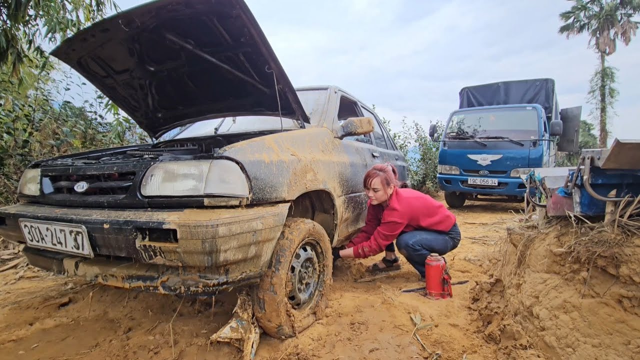 Full video: Girls repair and restore old cars, agricultural machinery.
