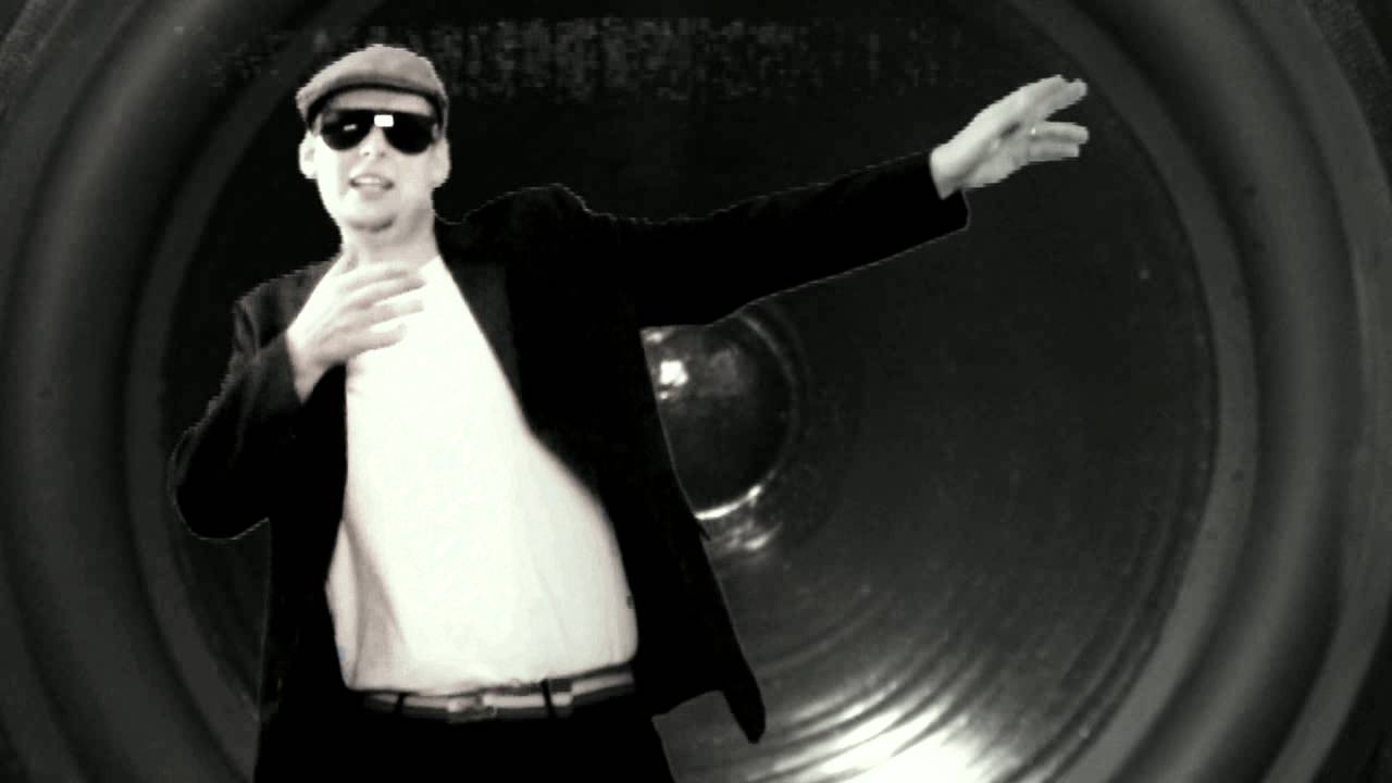 Crizzae - Ledersandale - Official Clip Novemer 2011