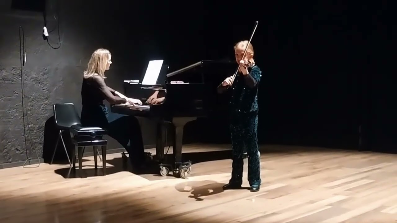Cecilia Maria Garofalo (7 anni) - Vivaldi concerto in A min RV356 Op.3 n.6, I mov