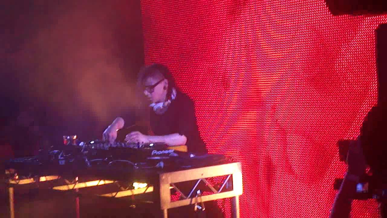Skrillex - Me & You (Roksonix Remix) Live @ Villa Nightclub in Perth, Australia 2012