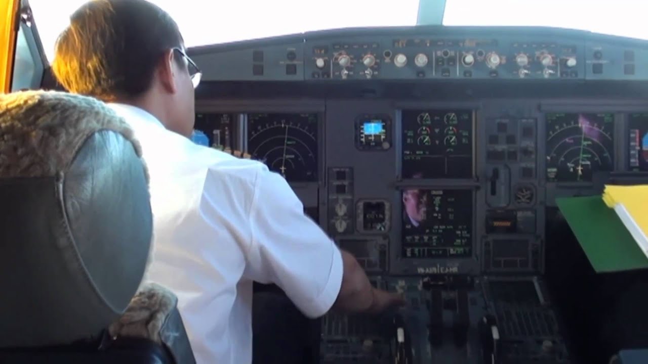 A330 cockpit crew - VietnamAirlines