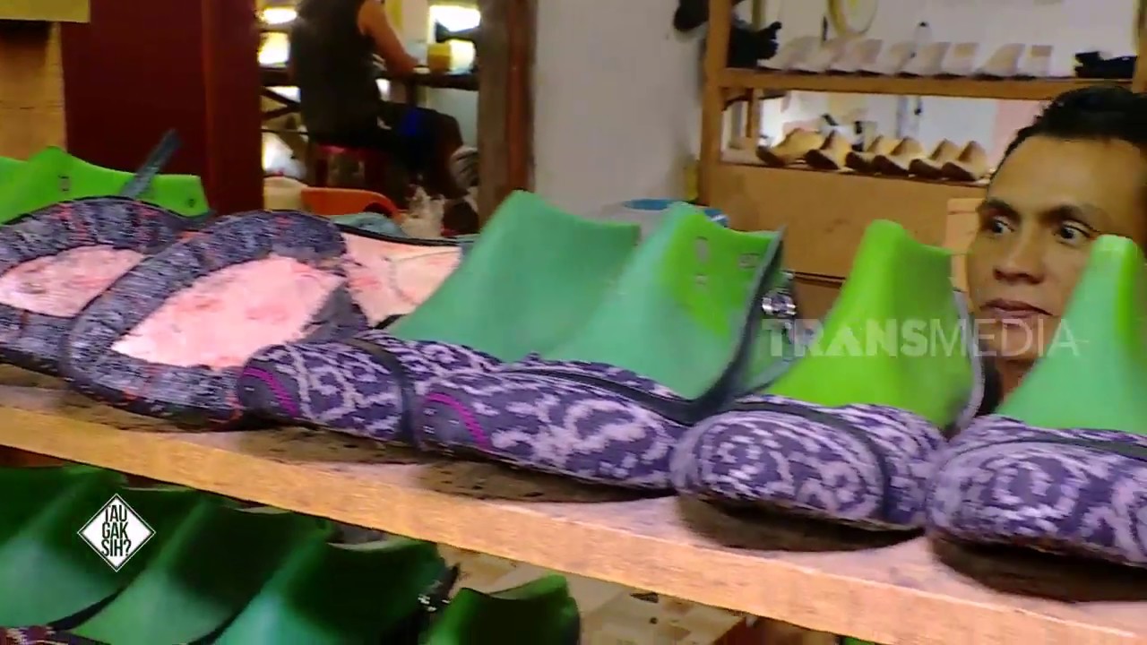 Tampil Keren Dengan Sepatu Dari Tenun Etnik NTT | TAU GAK SIH