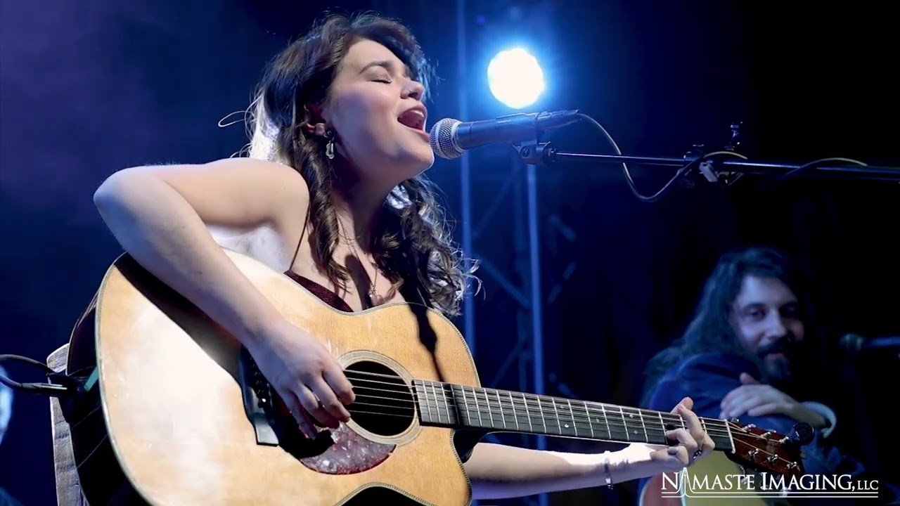 Hannah Murphy - Performing her original song 