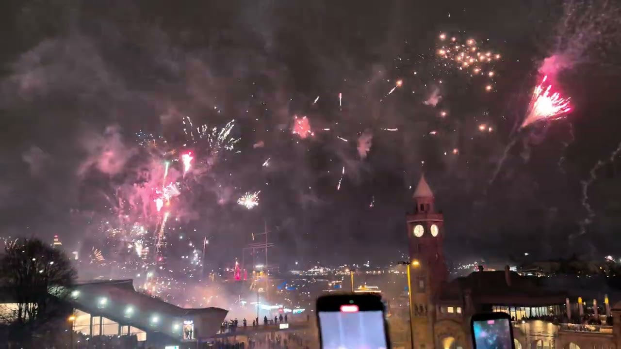 Silvester 2024/2025 Hamburg Landungsbrücken 4K
