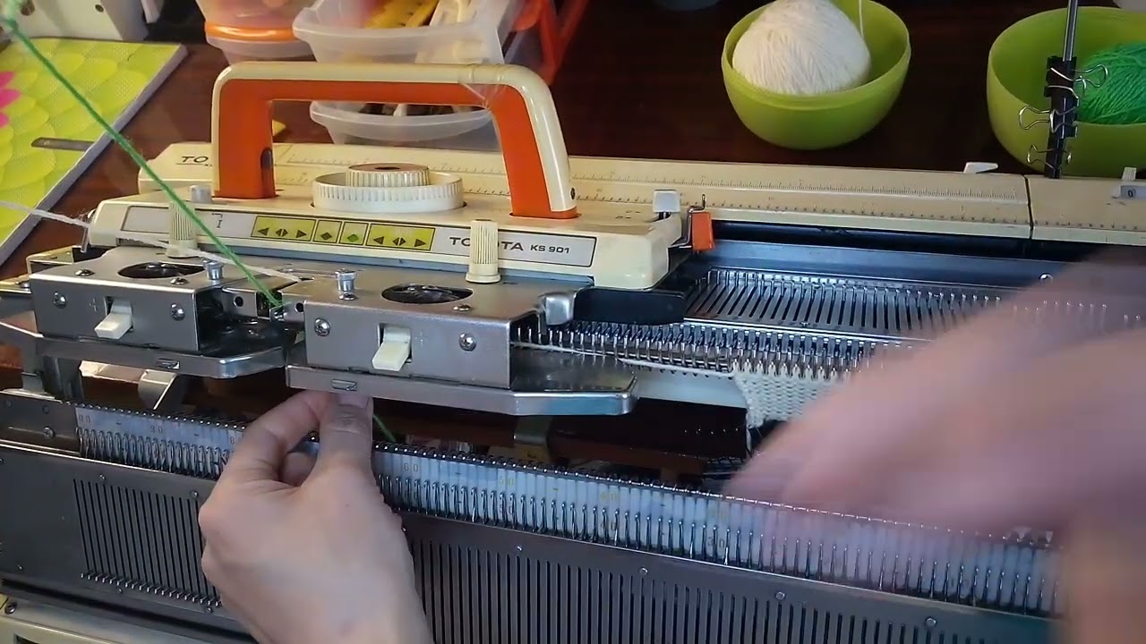 Одиночный мотив на однофонтурном жаккарде,машина Тойота 901/501.