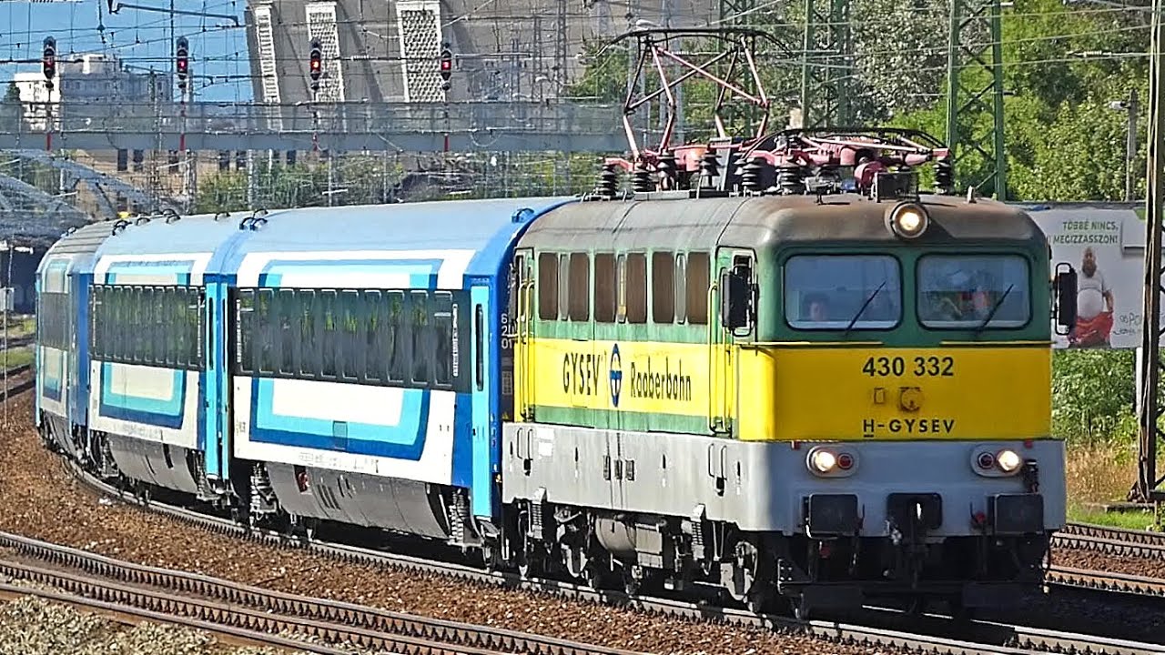 NYITOTT AJTÓVAL HALAD a Dráva nemzetközi Intercity Budapest-Keleti pu. után