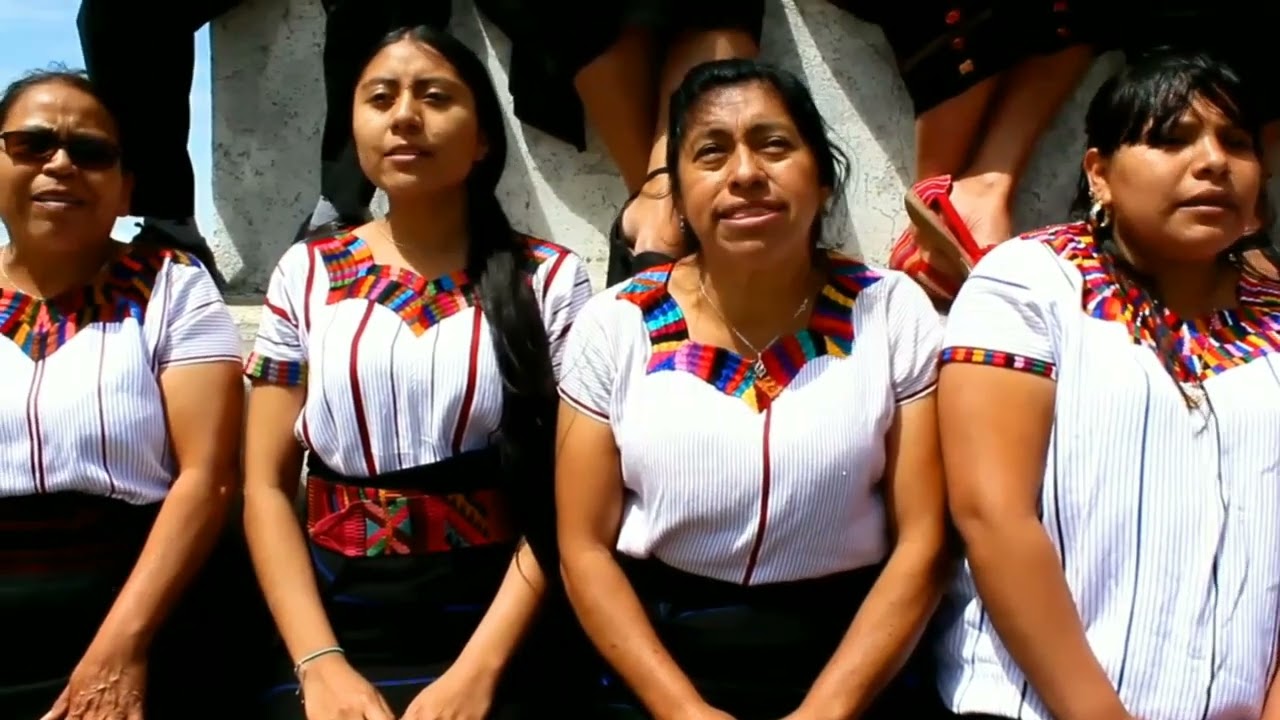 sociedad Femenil Ciudadanas Celestiales con el himno Un día más.