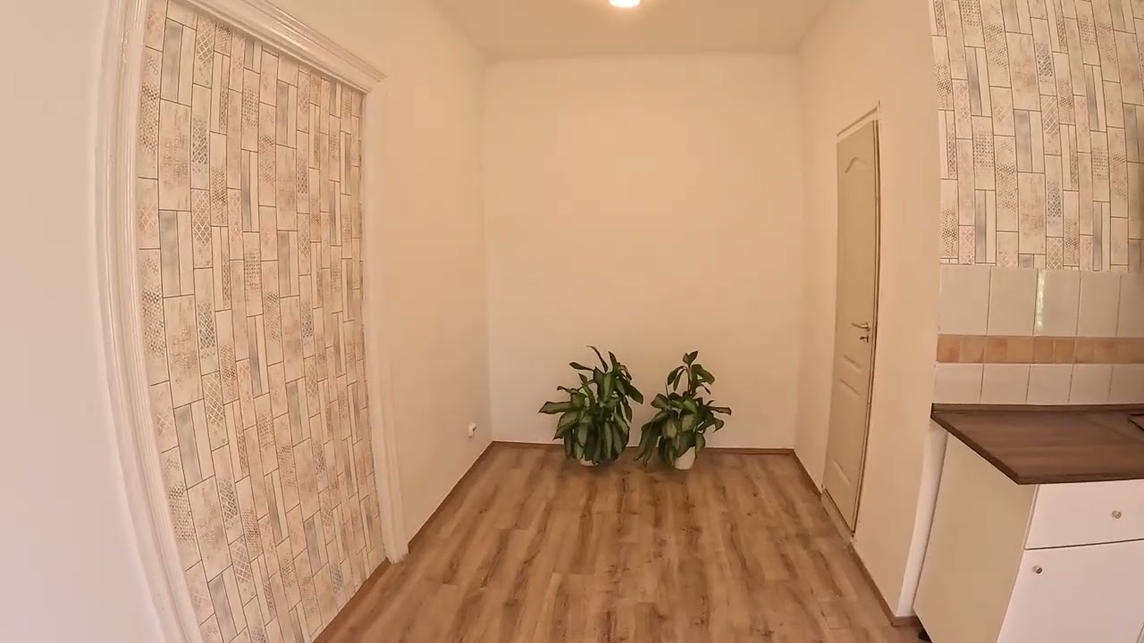 L&aacute;z&aacute;r 1. lak&aacute;s zen&eacute;vel