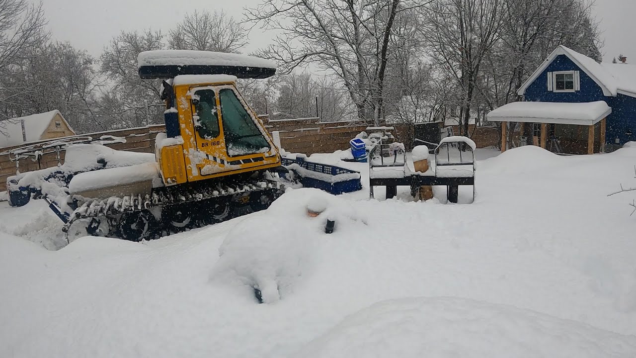 Plowing 1ft of snow with my Snow Cat