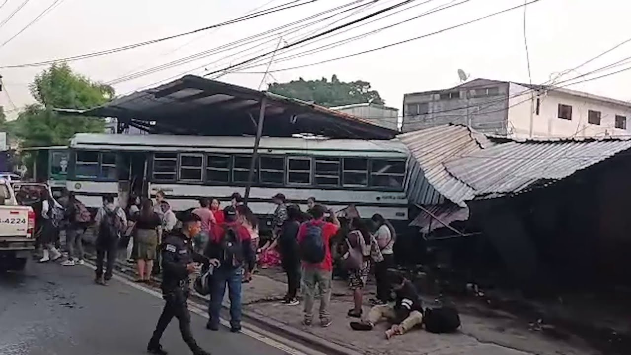 Más de 10 lesionados en accidente de bus R105