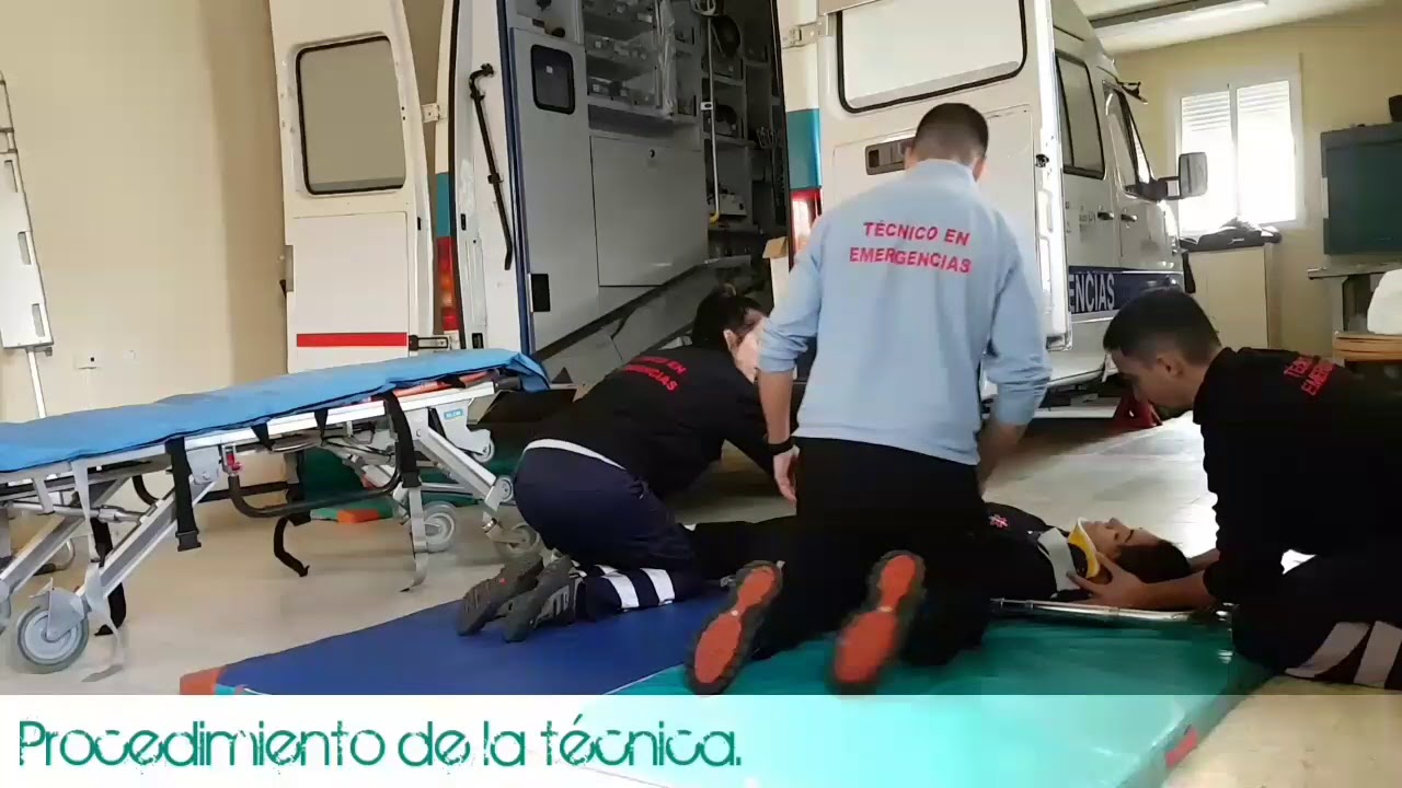 Día a día de un TES. Colocación de la víctima en camilla cuchara y colchón de vacío.