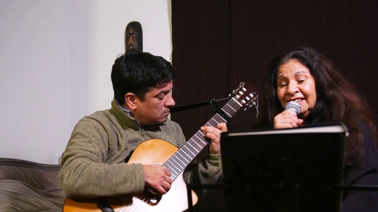 Mi Casa, Alexandra Acuña y Eloy Canifrú