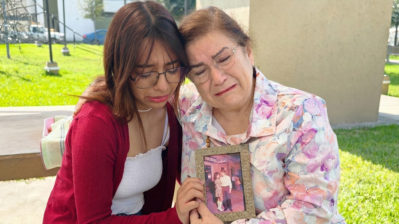 Reencontré a joven hermosa con su abuelita después de años de no verse por una injusticia 😭 lloramos