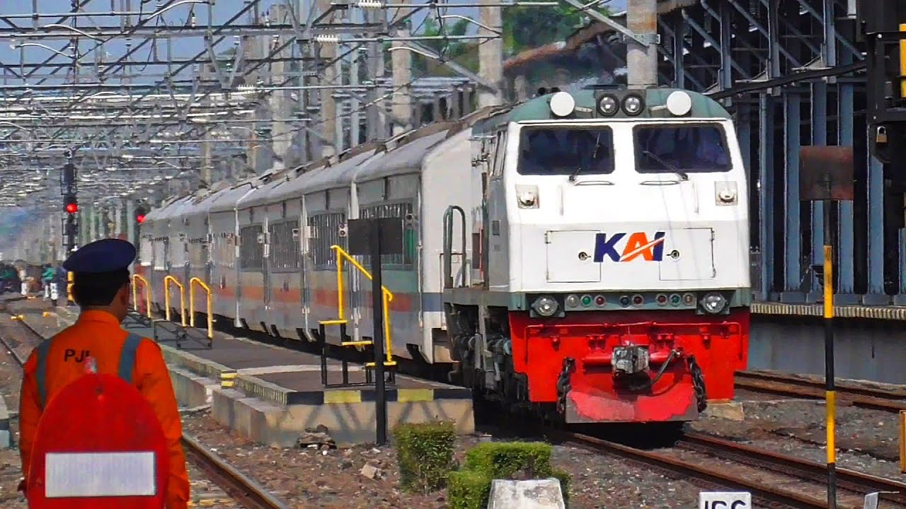 HUNTING KESIBUKAN KERETA API DI DEKAT PERLINTASAN SEBIDANG DAN STASIUN LEMPUYANGAN‼️