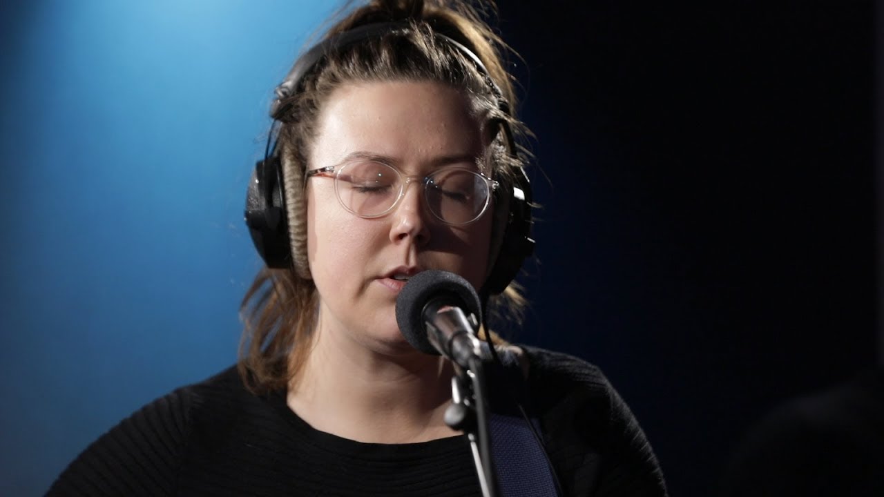 Nadia Reid covers Mazzy Star's 1993 hit  'Fade into You'