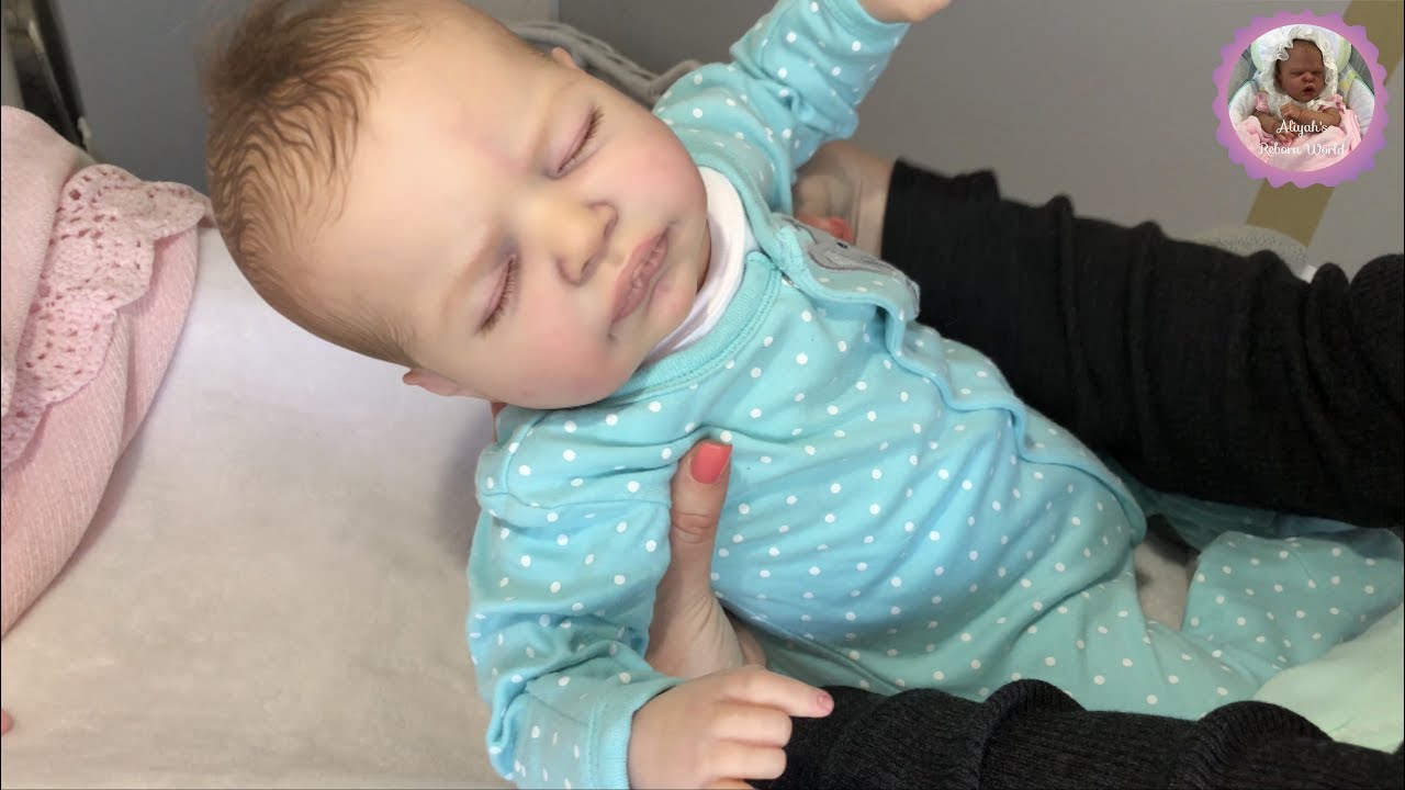 WHAT UPSET ME AT THE DOLL SHOW? (Chat with Lorna while changing one of my favourite Reborns)