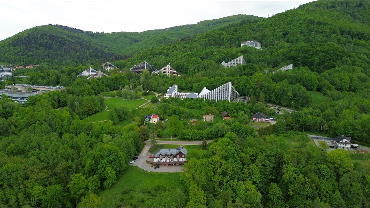 Sanatorium z lotu ptaka - Ustroń | Przelot nad rzeką wisłą | Dron 4K