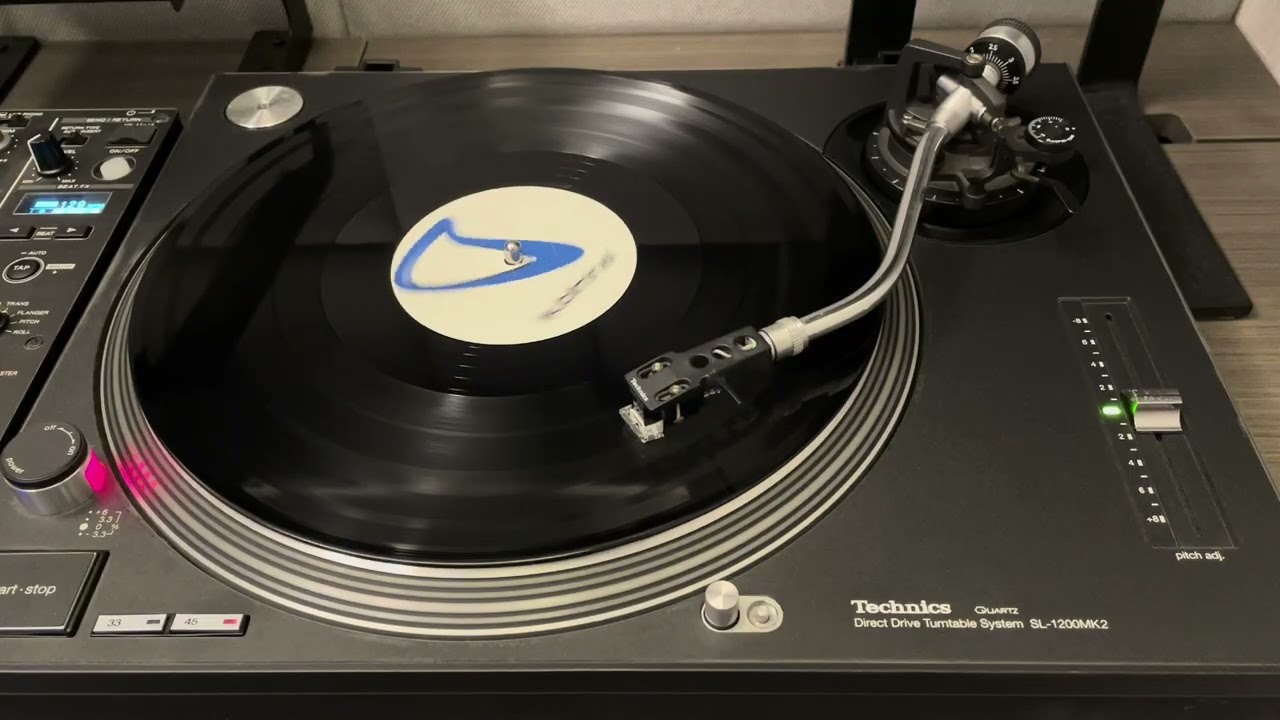 Richard F. Feat. Samantha Stock - Let The Sunshine Thru (Main Mix)