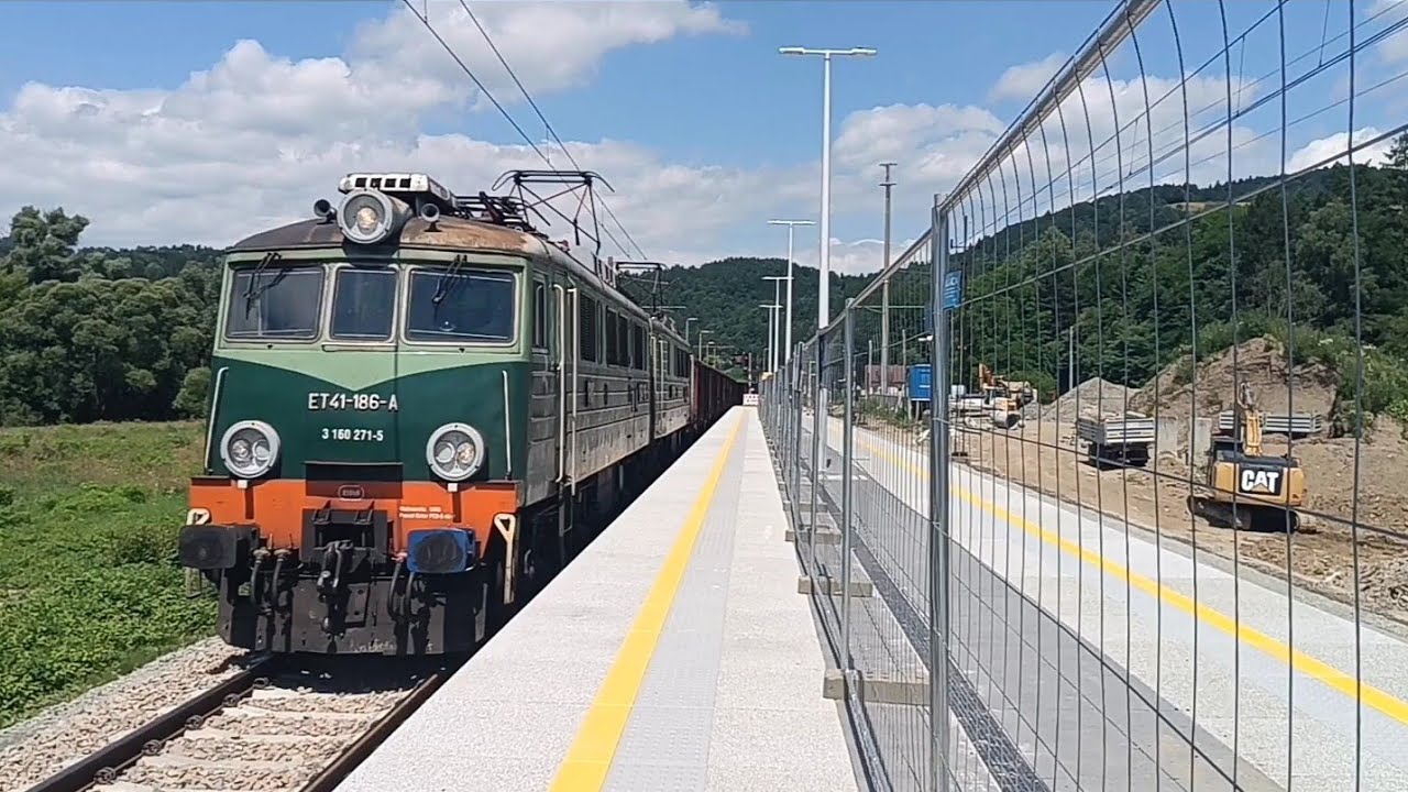 Pociągi na modernizowanej stacji Andrzejówka (23.06.2024)