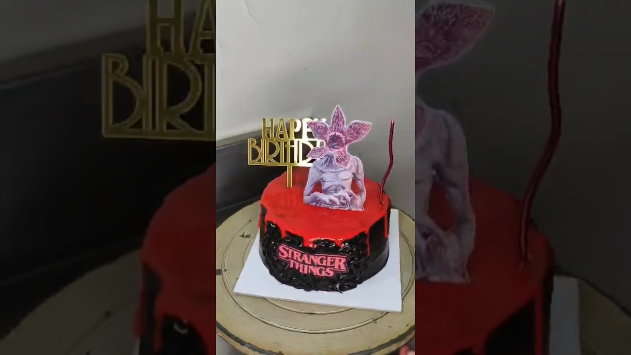 Making stranger things cake 🎂 
