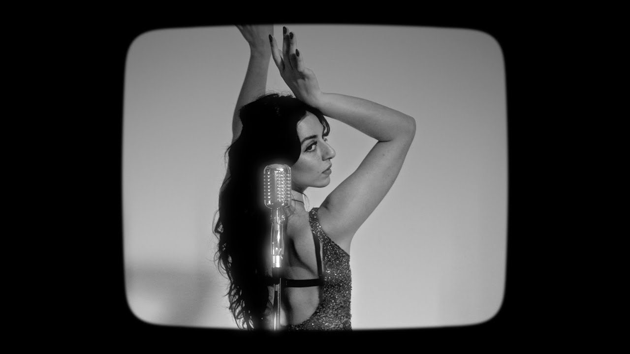 VASILIKÍ - Cheri Cheri Lady (Retro glam studio session)