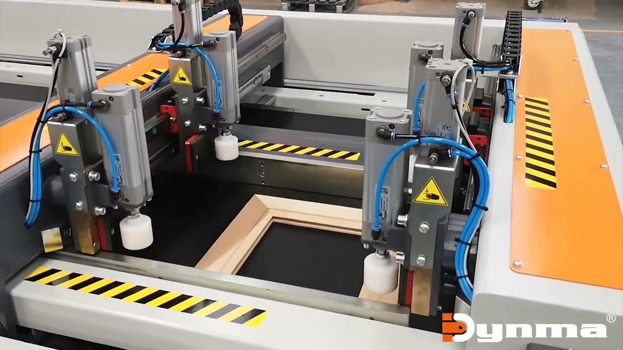 ADP - Automatic Clamp for door assembly. By Dynma