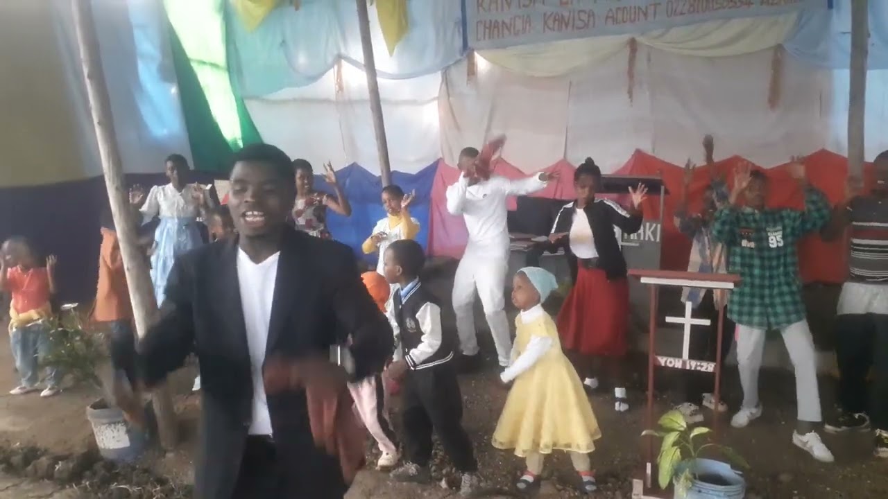 Jeshi la watoto wa mega HAKI wakimsifu MUNGU 