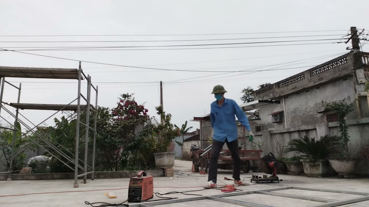 Một nghề vất vả! Làm đẹp cho đời? 