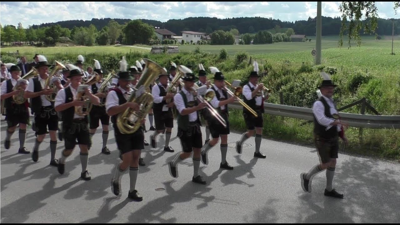 50 Jahre Blaskapelle Frieding 2017  Kirchenzug