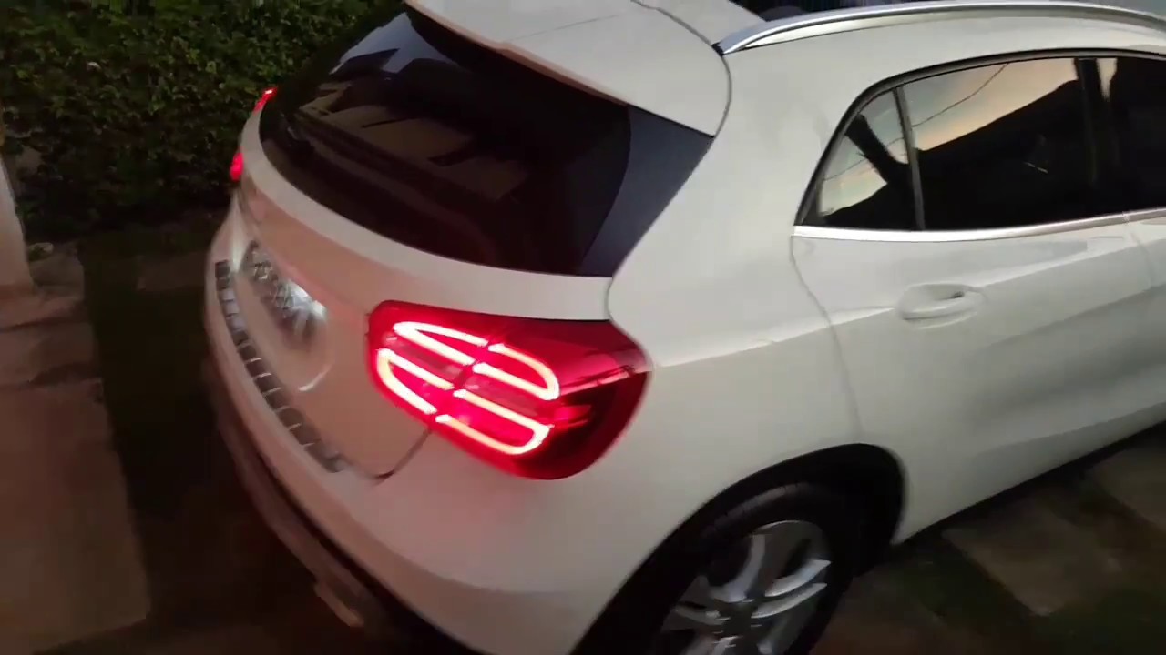 Demonstração Mercedes GLA 200 Vision a noite.