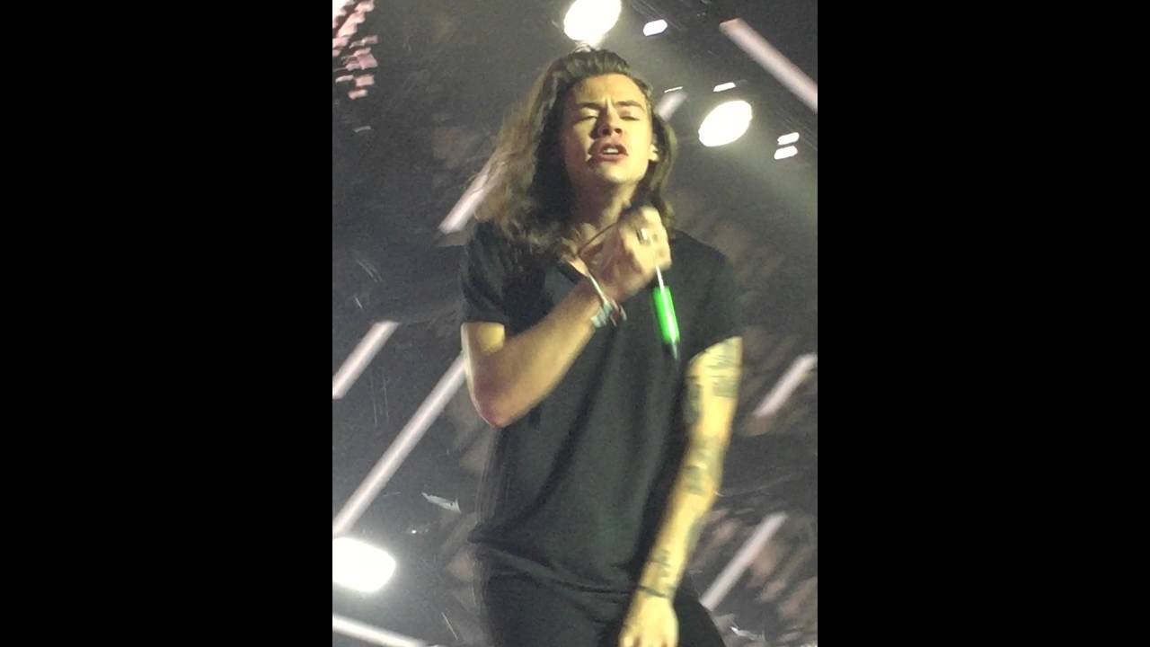 2nd Row - Clouds - One Direction - OTRA - Newcastle - 27/10/15