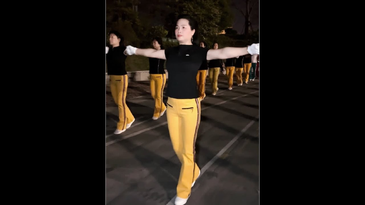 行进有氧健身操