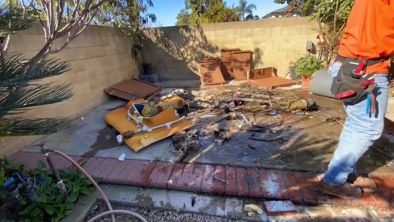 Above Ground Spa Removal | Hot Tub Removal📍Santa Ana, Ca. www.SpaRemovers.com (714)631-5301