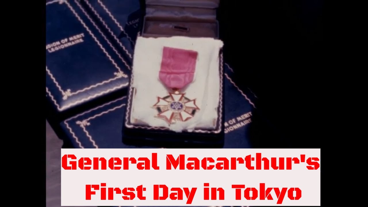 GENERAL MACARTHUR FIRST DAY IN TOKYO  SEPTEMBER 1945 JAPAN  1945  Flag Ceremony  42874