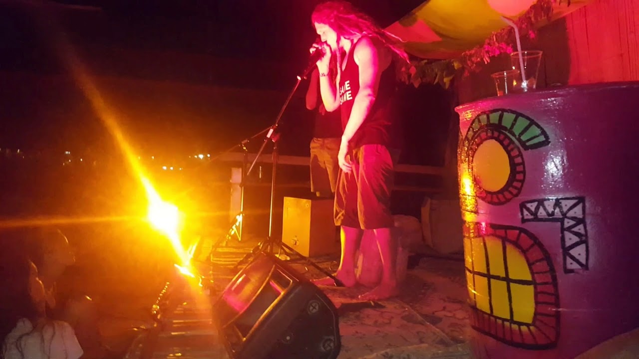 Open Mic Night Pai | MelonsOnAMission | Thailand Travel Vlog