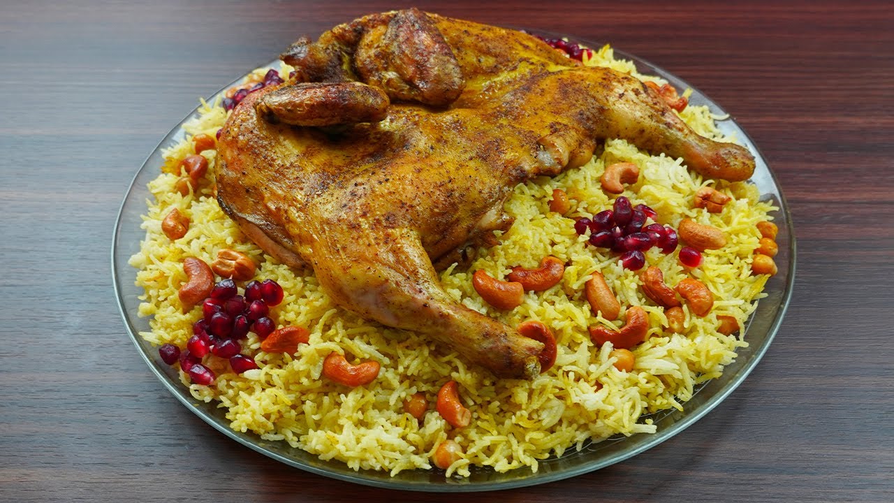 Традиционный палестинский рис Кадра с копченой жареной курицей в духовке