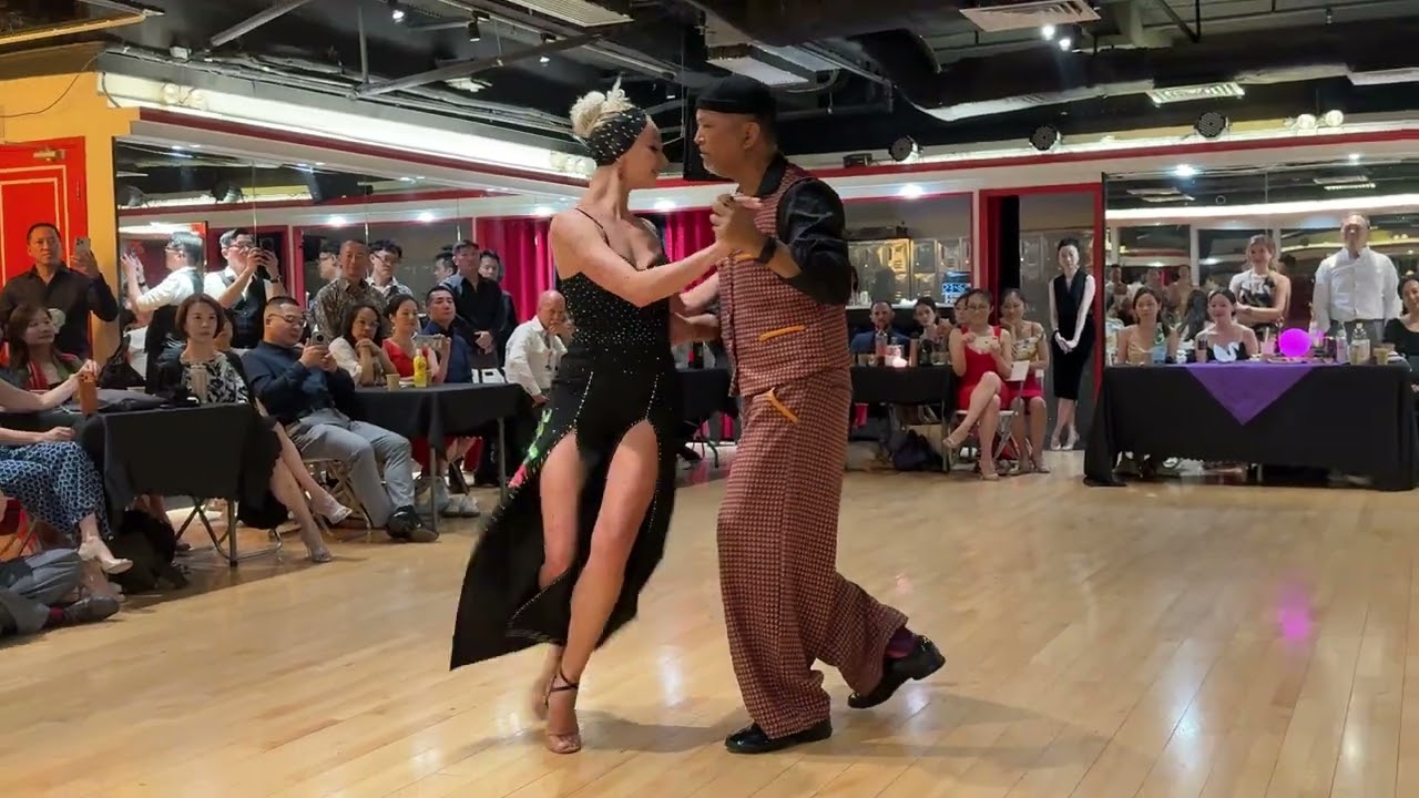 Eleanor&rsquo;s Kalganova y Rod Relucio in Hong Kong  - Oct 2025 4/4