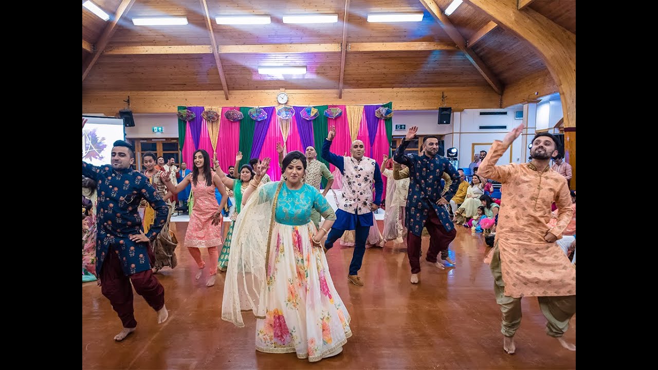 Arti & Mayur - Family Dance Performance