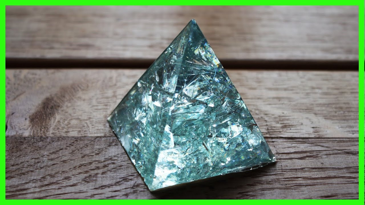 INCLUSION, PYRAMIDE DE RÉSINE - ORGONITE