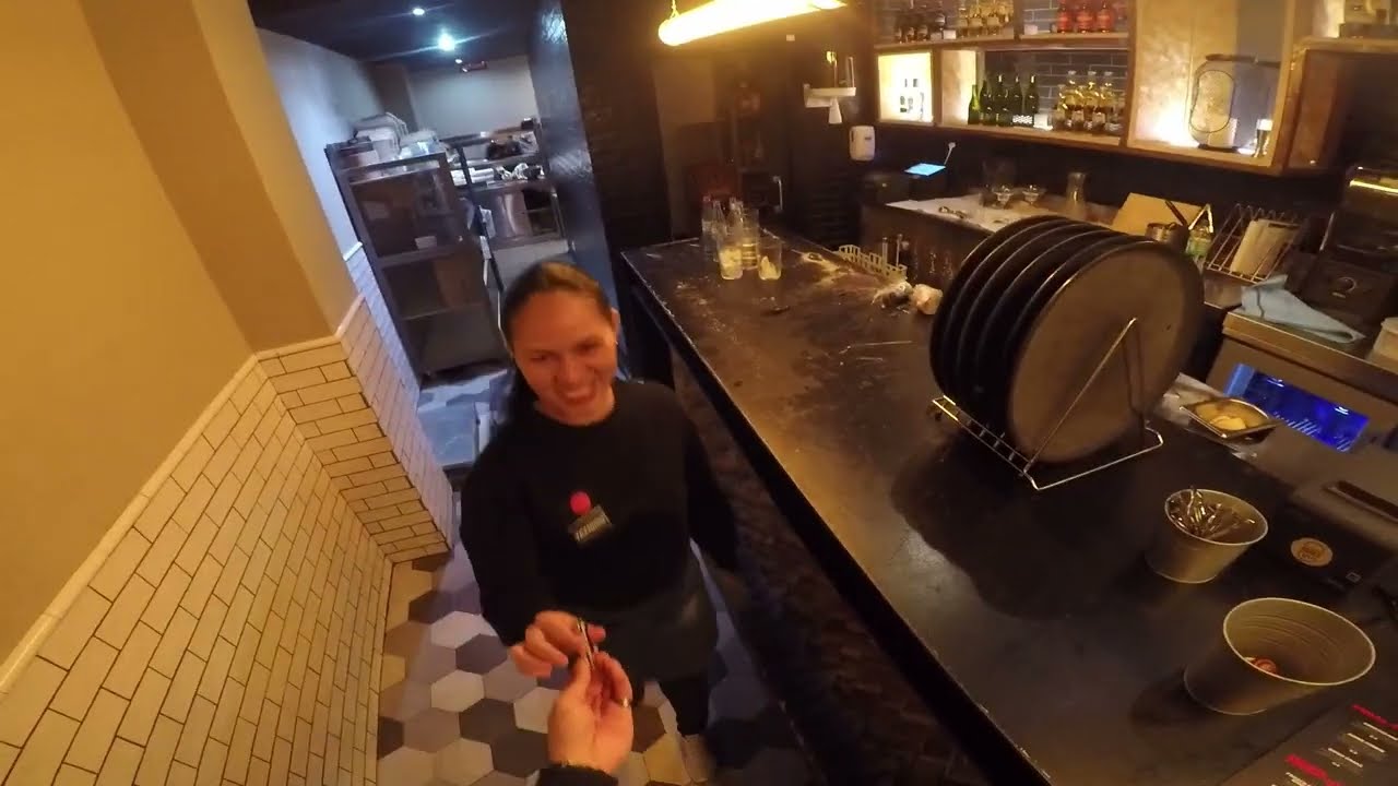 TRABALHANDO NA UBER EATS EM BARCELONA, ESPANHA! - QUANTO DÁ PRA FAZER? - COMO É A ROTINA? #barcelona