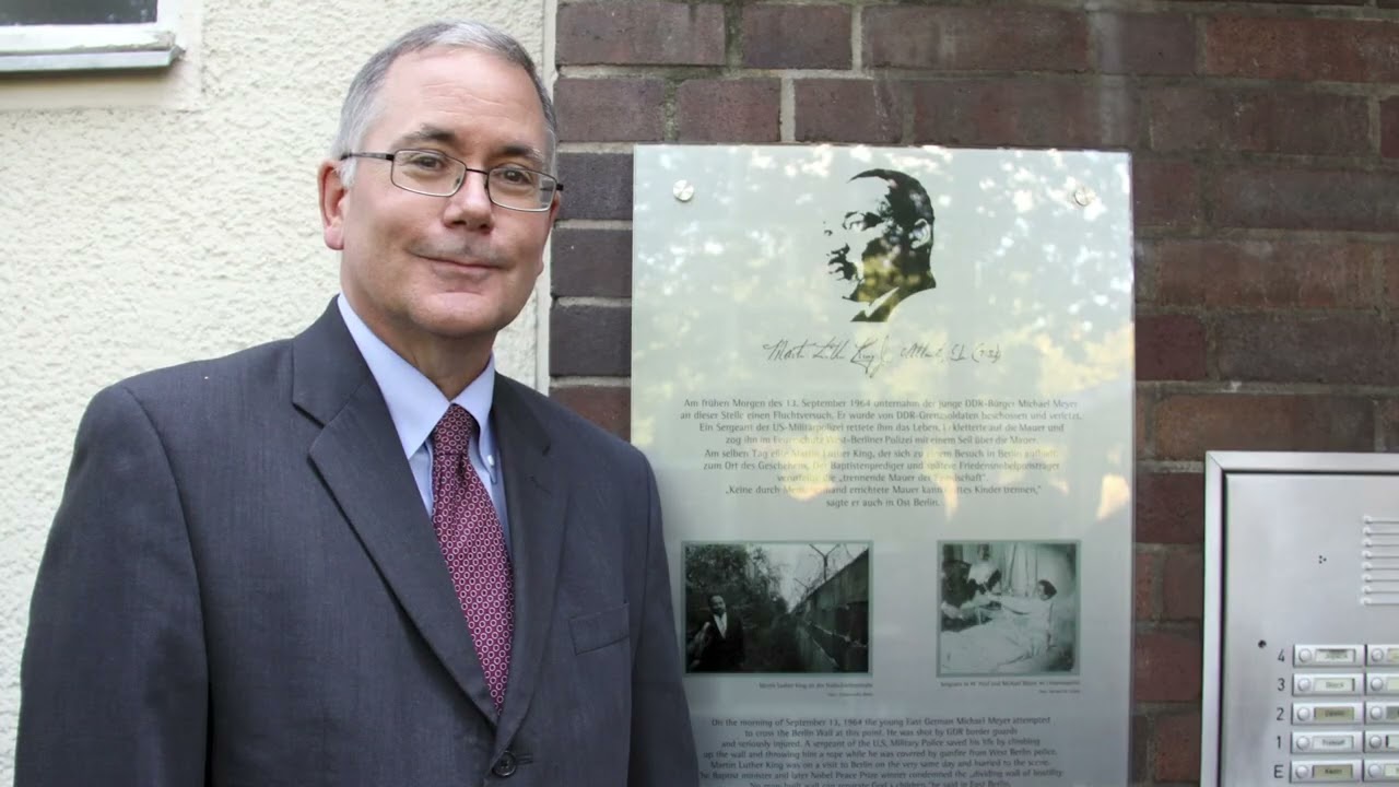 Georg Pahl und Sigurd Hilkenbach besuchen die Ausstellung &bdquo;Berlin (West) - Erlebte Geschichte&ldquo;