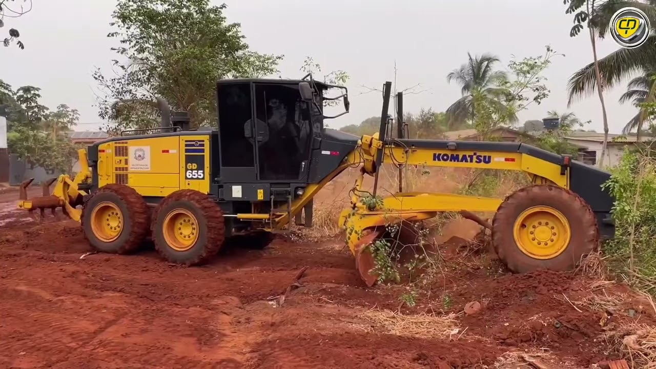 PATROL ABRINDO RUA PARA REBAIXAMENTO/Motoniveladora/Patrola/Road Grader/Motor Grader/Niveleuse GD655