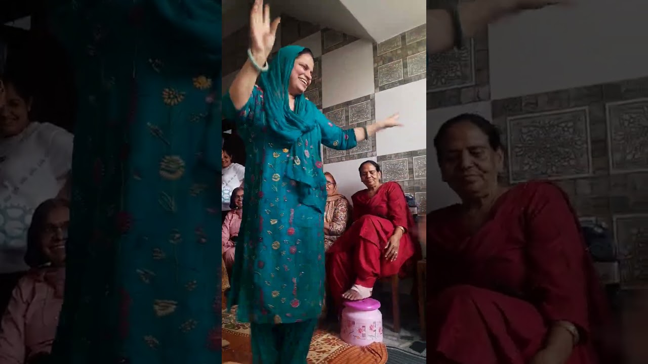 पोता होने की खुशी में दादियों ने किया डांस 28 फरवरी